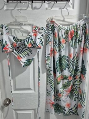 Tropical Floral Women's Beach Cover-Up With 2 Piece Bikini